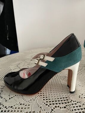 New shoes, hill. La once , size 7. Cheap